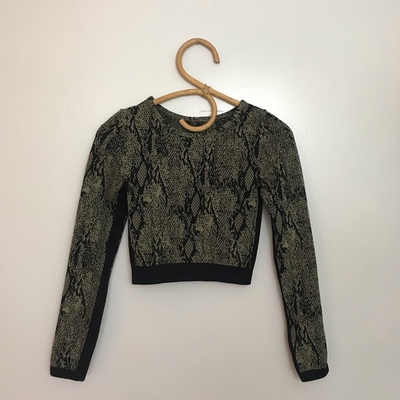 Athletic Green Black Long Sleeve Fitted Crew Neck Crop Top - Picture 6 of 12